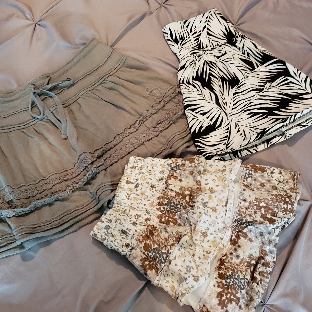 CUTE bundle of XS skirts!